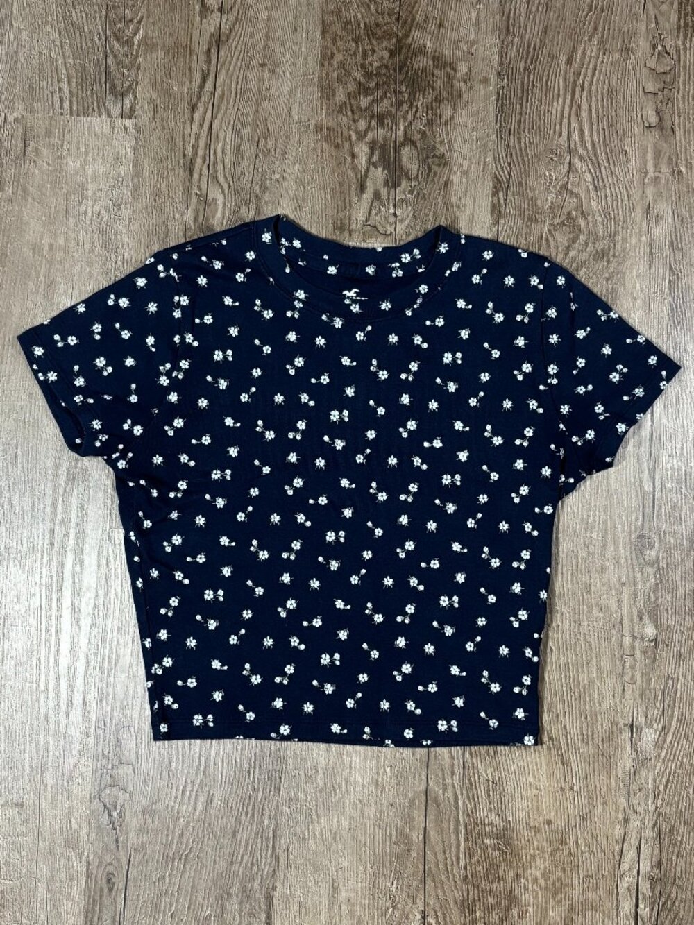 Hollister Must-Have Collection Navy Blue Floral Crop Top